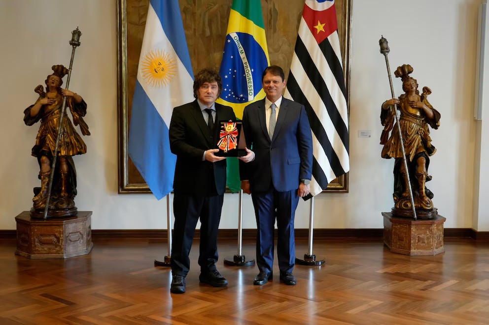 Milei respald&oacute; a Fl&aacute;vio Bolsonaro en Brasil y profundiz&oacute; la tensi&oacute;n pol&iacute;tica con Lula
