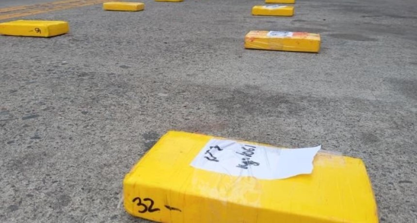 Secuestran 35 paquetes de coca&iacute;na en un control policial sobre el l&iacute;mite entre Tucum&aacute;n y Santiago del Estero