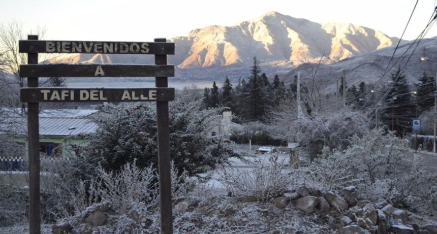 Nevadas en Taf&iacute; del Valle: el fr&iacute;o ant&aacute;rtico dej&oacute; nieve en las zonas altas de Tucum&aacute;n