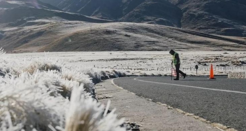 Corte total en la Ruta 307 por riesgo de congelamiento de la calzada: restringen el tr&aacute;nsito entre Taf&iacute; del Valle y Amaicha