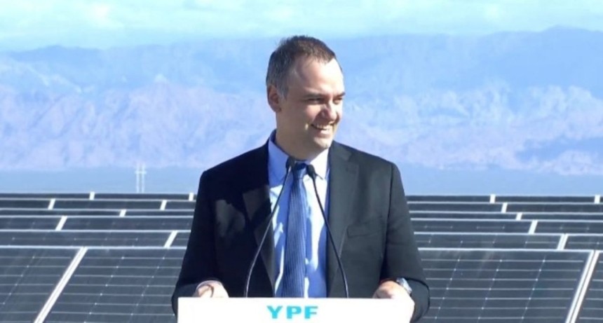 Adorni renunci&oacute; al directorio de YPF tras su salida de la Jefatura de Gabinete