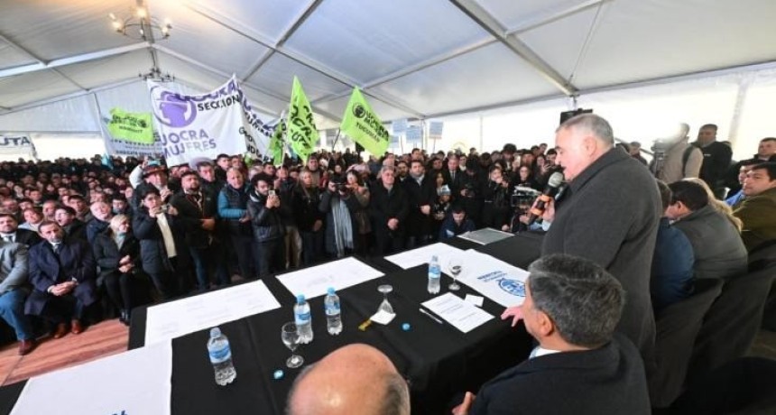 Jaldo dio inicio a una obra hist&oacute;rica que garantizar&aacute; agua potable para m&aacute;s de 245.000 tucumanos