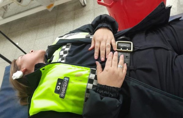 Dos polic&iacute;as resultaron heridos al sofocar disturbios en plaza Independencia