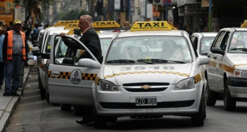 La bajada de bandera de taxis en San Miguel de Tucum&aacute;n ya cuesta $1.200: entr&oacute; en vigor el aumento del 33%