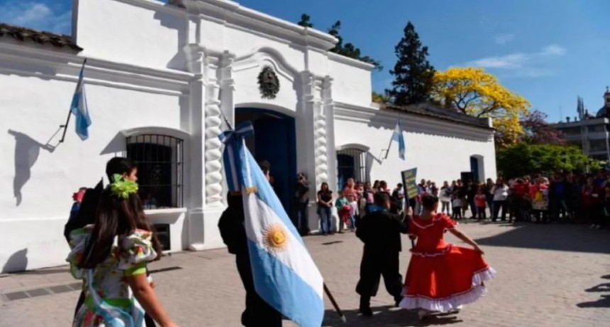 M&aacute;s de 2.000 polic&iacute;as, vallado en el centro y desv&iacute;os de colectivos: el operativo por la vigilia del 9 de Julio en Tucum&aacute;n