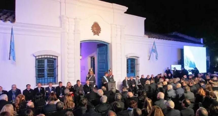 El Presidente llega a la vigilia tucumana con nueve aliados, sin Kicillof ni Quintela, y la distancia con Villarruel como tel&oacute;n de fondo