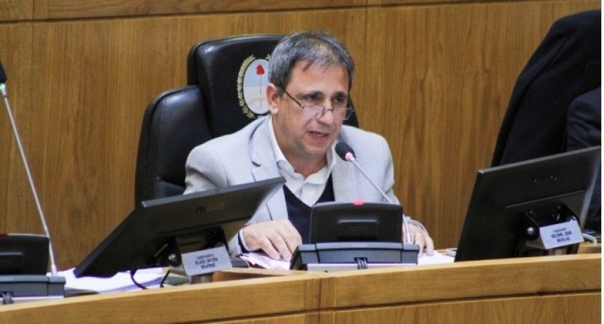 Seleme mostr&oacute; su recibo y ret&oacute; a Catal&aacute;n a justificar sus ingresos en YPF: &ldquo;Si gana 95 millones, que demuestre qu&eacute; aporta al Estado&rdquo;
