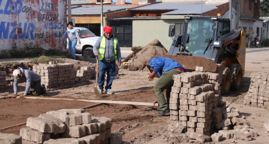 La Municipalidad de Banda del R&iacute;o Sal&iacute; avanza con obras de adoquinado en Barrio Capit&aacute;n Candelaria