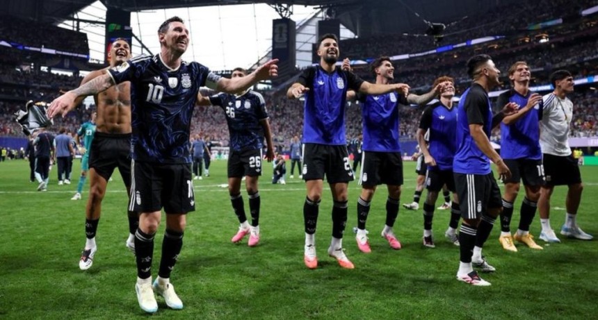Argentina pone la mira en la final del Mundial 2026: el plantel viaja a Nueva Jersey para enfrentar a Espa&ntilde;a