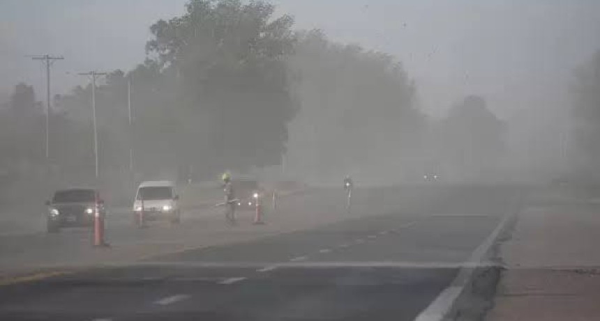 Viento Zonda en Tucum&aacute;n: el SMN mantiene alertas y recomienda extremar las precauciones