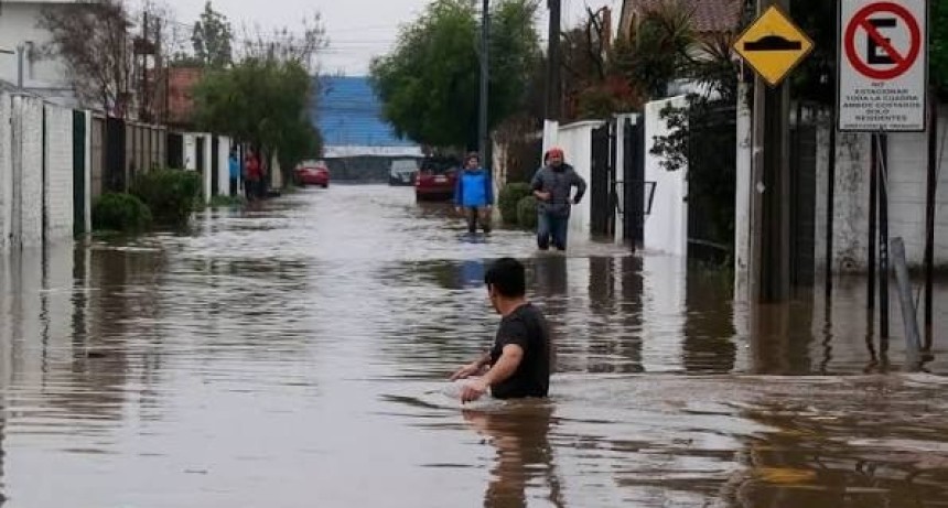 Chile: cuatro muertos, miles de evacuados y graves daños por los temporales que afectan gran parte del país