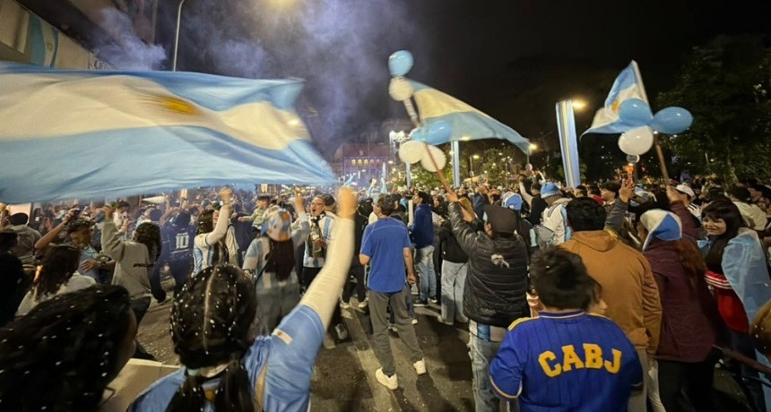 Miles de argentinos salieron a las calles para agradecer a la Scaloneta tras la final del Mundial 2026