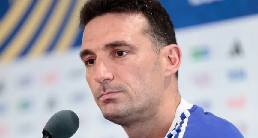 Scaloni neg&oacute; inconvenientes por la bandera de Malvinas y evit&oacute; confirmar si seguir&aacute; al frente de la Selecci&oacute;n