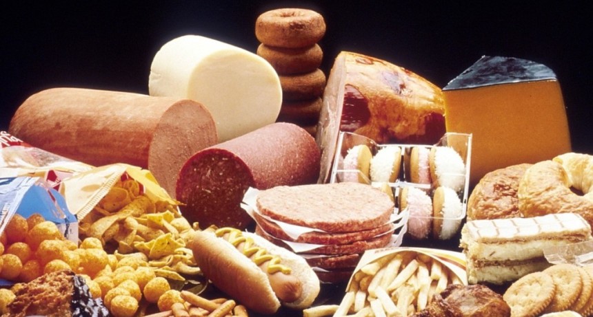 Az&uacute;car, harinas y ultraprocesados: los alimentos que m&aacute;s contribuyen al aumento de los triglic&eacute;ridos