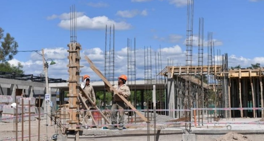 La construcci&oacute;n atraviesa un fuerte freno en Tucum&aacute;n y advierten que la ca&iacute;da de la obra p&uacute;blica tambi&eacute;n golpea a la inversi&oacute;n privada