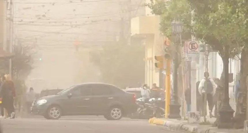 Viento Zonda en Tucumán: cuáles son las zonas bajo alerta amarilla y qué precauciones recomienda el SMN