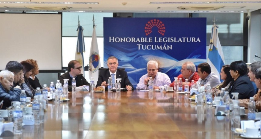 Legislatura: Jaldo inicio una mesa de diálogo con gremios y agrupaciones docentes