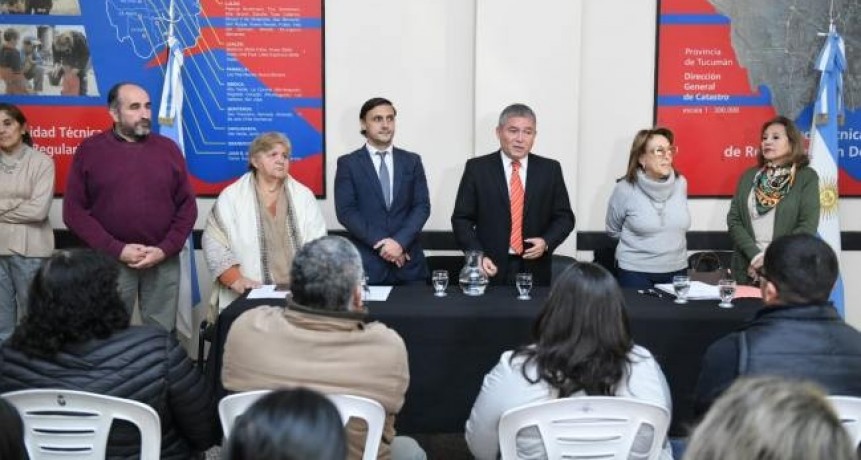 Más de 30 familias del interior y de barrios de la capital firmaron escrituras