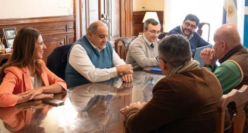 La Provincia recibió a los gremios estatales para seguir negociando salarios
