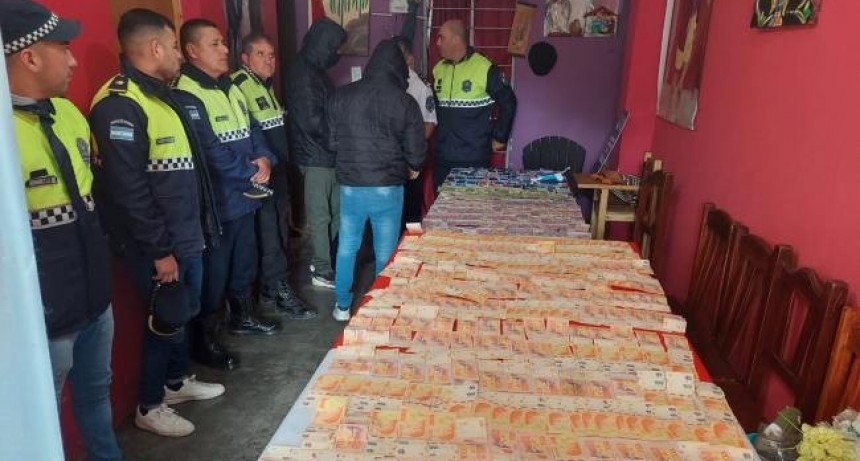 Secuestran 89 tarjetas de débito y más de $500 mil en una causa por estafas