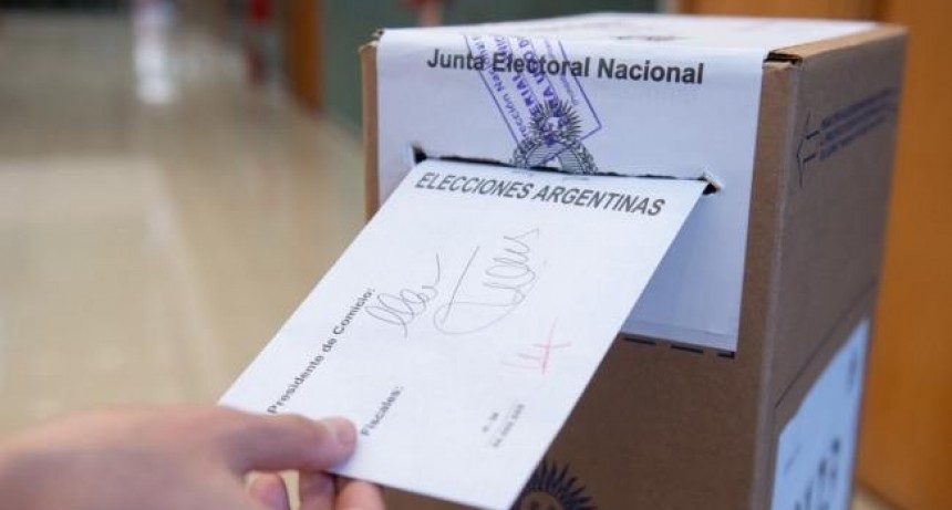 Las mesas de la Escuela de la Patria se pasan al colegio Hermanas Esclavas
