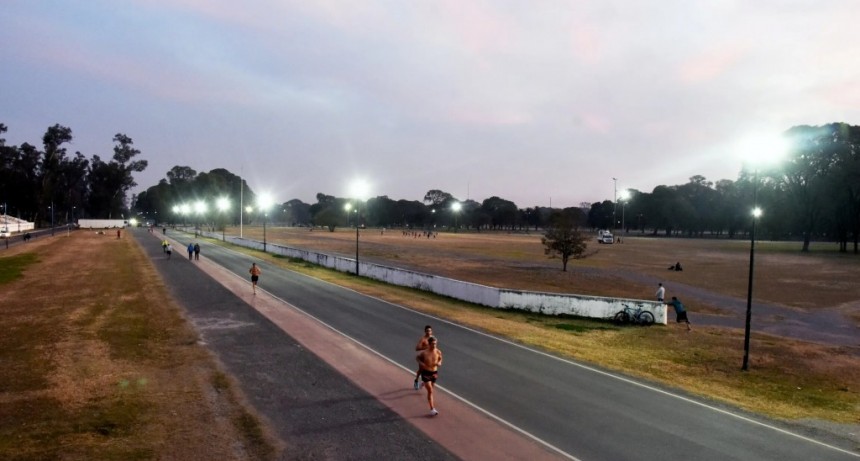 Instalan un nuevo sistema lumínico en la Pista de Ciclismo del Parque 9 de Julio