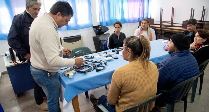 Dictan capacitación sobre conceptos básicos de electricidad en el CIC Parque Sur