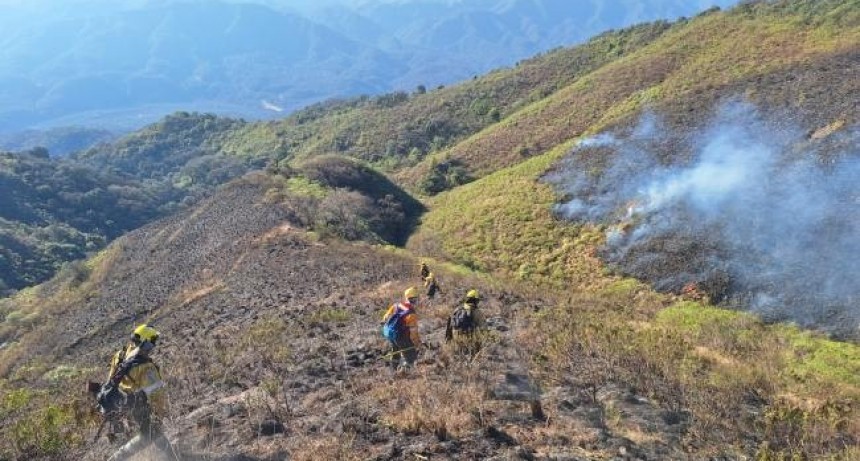 Advierten sobre el riesgo de incendios y viento intenso en Tucumán