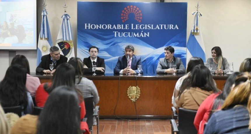 La Legislatura entregó certificados por completar capacitaciones a jóvenes de Alderetes