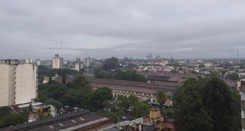 Tiempo: Tucumán amaneció con cielo cubierto y con humo