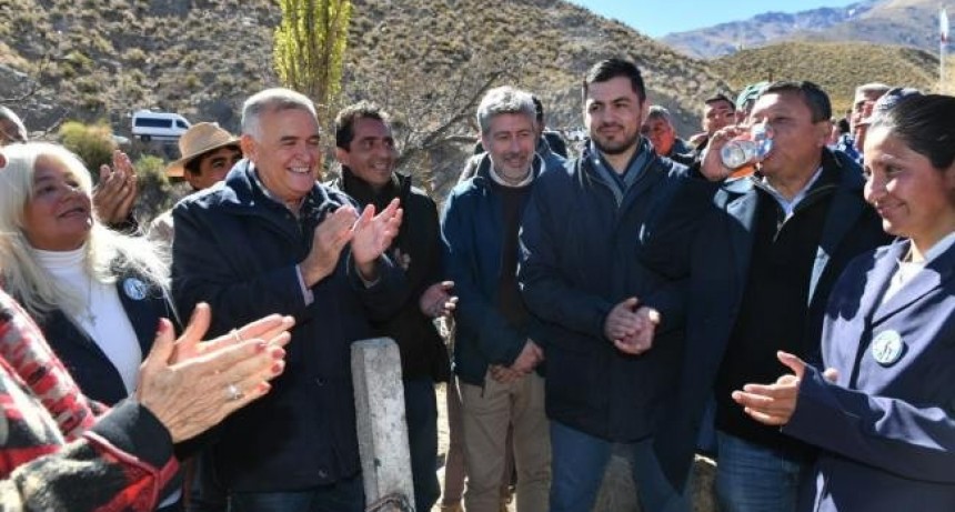 Jaldo inauguró la red de agua potable y entregó un horno en la Escuela Manuela Pedraza