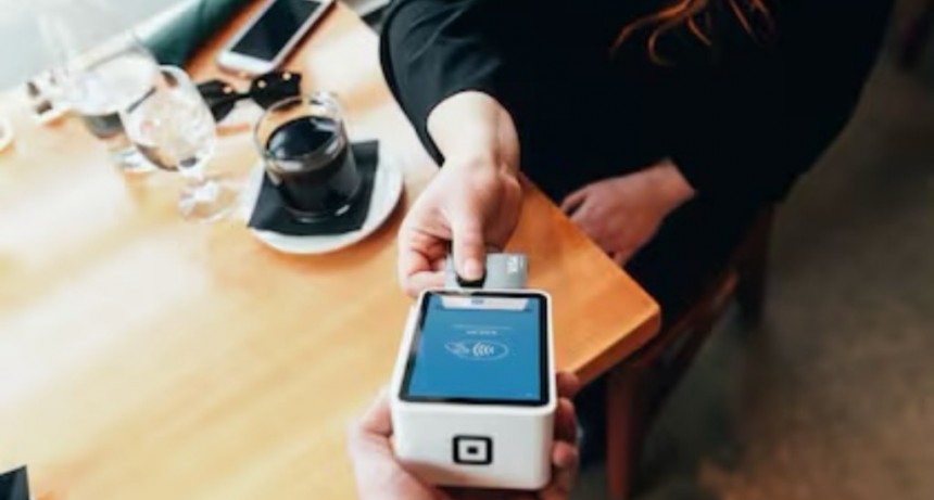 Habilitan el pago de propinas con medios electrónicos