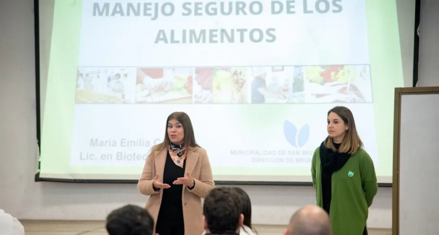 Capacitan a feriantes gastronómicos de la Capital para la correcta y segura manipulación de alimentos