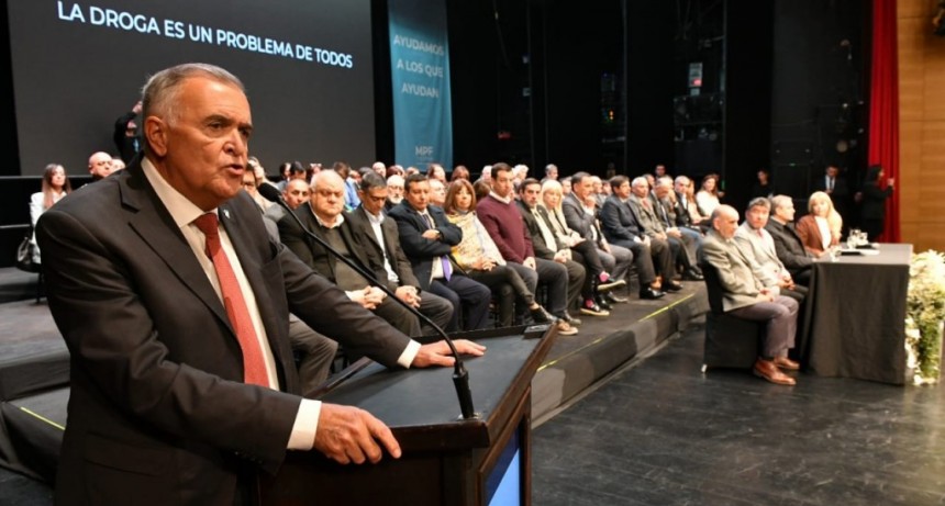 Los tres poderes del Estado, empresas y organizaciones se unen en la lucha contra las drogas