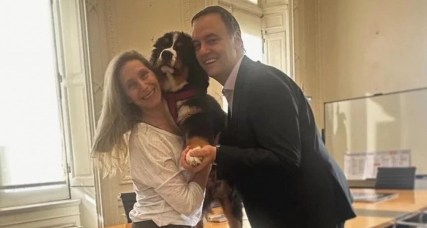 Adorni y Karina Milei presentaron a Thor
