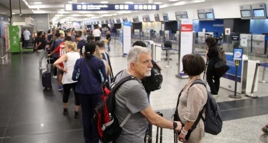 Por asambleas de gremios aeronáuticos, hay demoras y cancelaciones en Aeroparque 