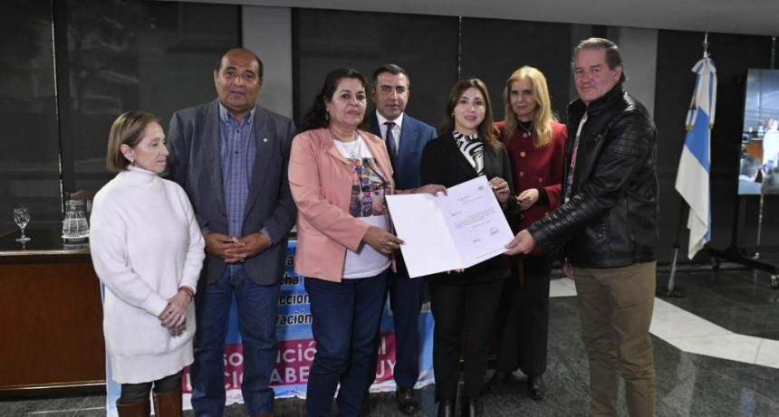 En la Legislatura declararon personas destacadas a los abuelos de Lucio Dupuy