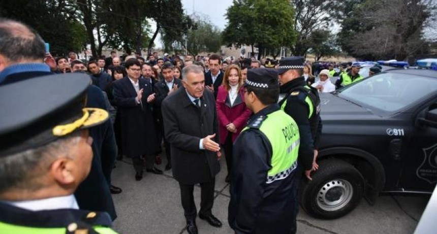 El Gobierno de la Provincia entregó móviles a la Policía para reforzar la seguridad