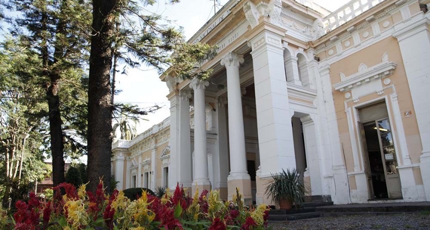 Comenzó el paro universitario por reclamo salarial