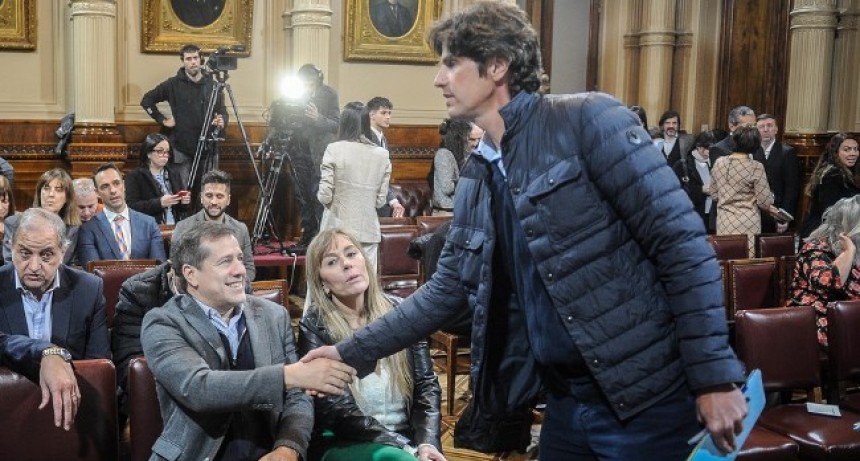 Lousteau negoció con el kirchnerismo y se quedó con la presidencia de la bicameral de Inteligencia