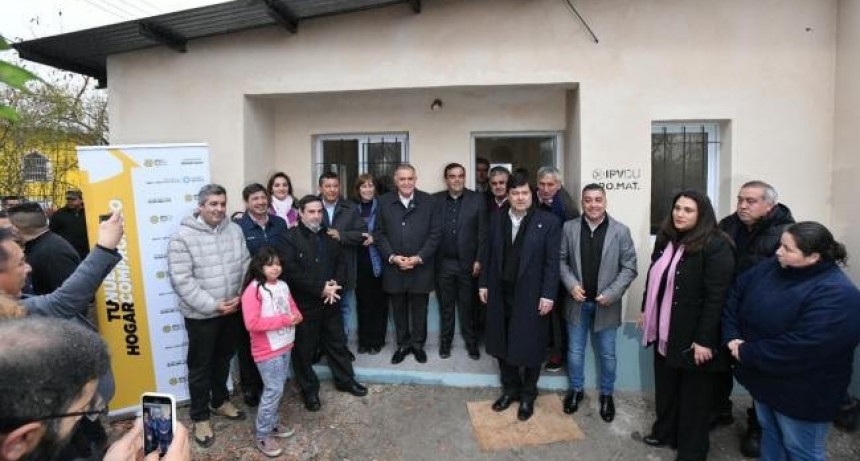 El Gobierno de Tucumán entregó siete viviendas en El Bracho y el Cevilar