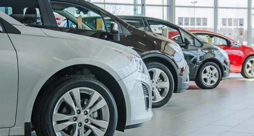 Simplifican el trámite y rebajan a 1% el impuesto a las transferencias de automóviles