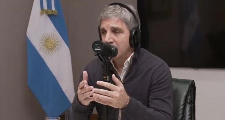 Caputo destacó que se pueden hacer facturas en dólares y se anticipó a un anuncio de una nueva tarjeta
