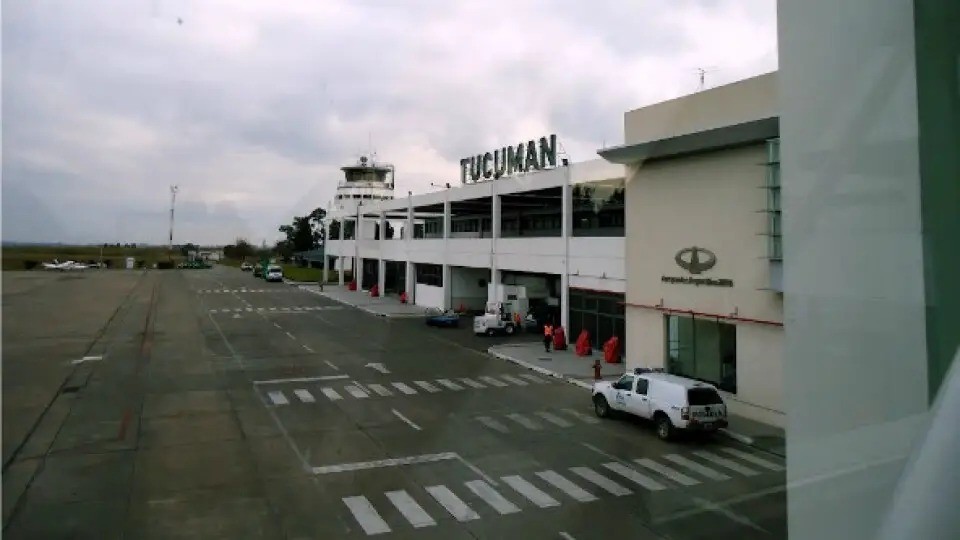 Cenizas volcánicas obligan a cerrar el aeropuerto de Tucumán