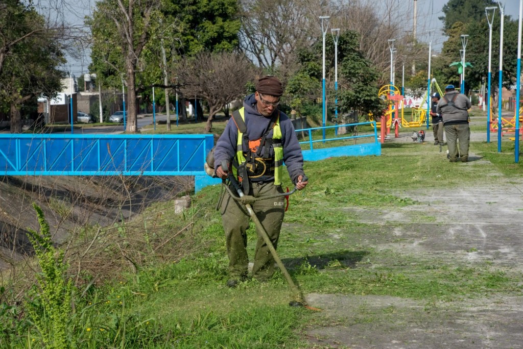 Operativo integral en barrio 11 de Enero: limpieza y mejoras urbanas