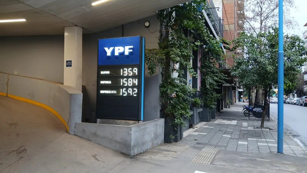 Nuevo aumento en YPF: los precios de los combustibles hoy