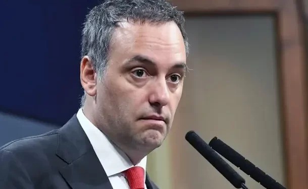 Adorni respondió a Mondino tras las críticas a Milei