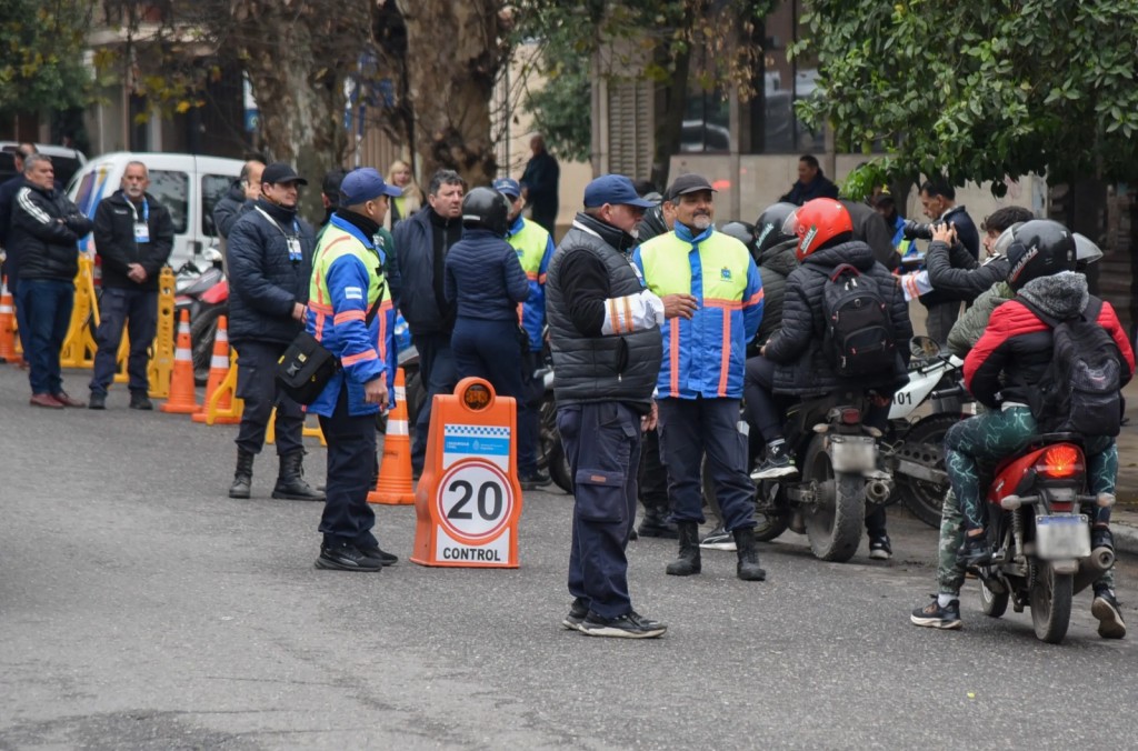 Casco obligatorio: el municipio capitalino incautó motos en operativo vial