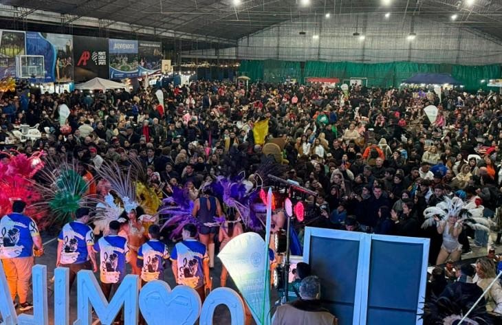 Aguilares vibró con el sánguche de milanesa y el folklore tucumano