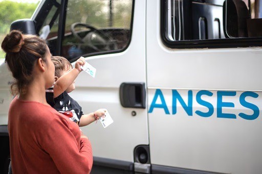  AUH y asignaciones caen 5.7% en julio